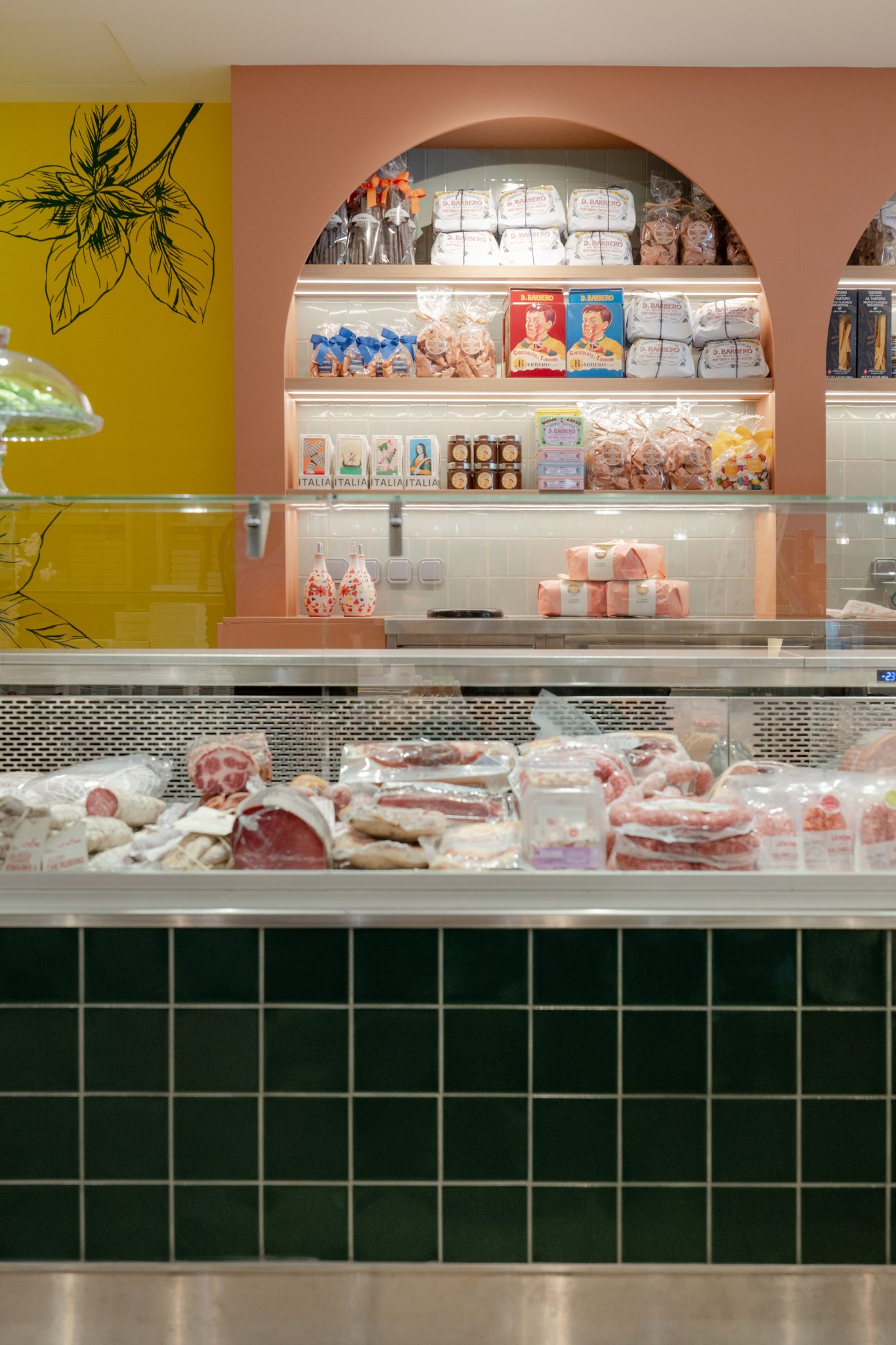 Comptoir de charcuterie italienne et épicerie fine