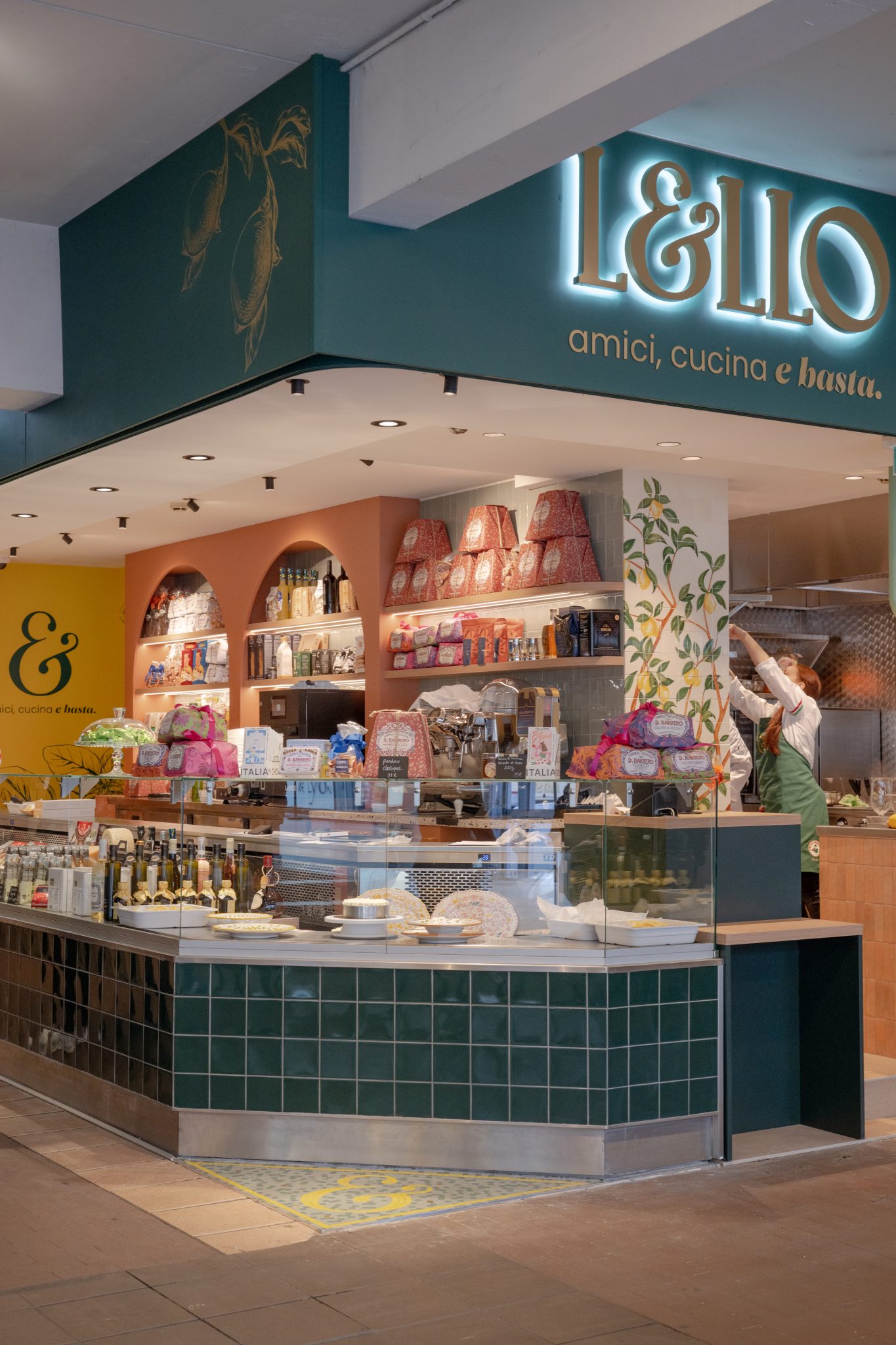 Boutique culinaire italienne élégante.